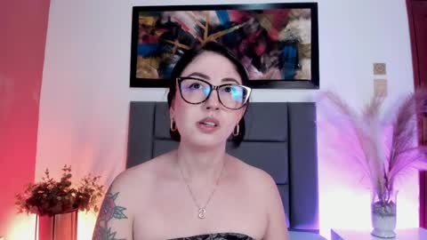 Snapshot of emilyywatson chatting on April 9, 2026, 6:19 am Emilyy Watson online show from April 9, 2026, 6:19 am