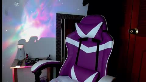 Snapshot of emilyzans07 chatting on March 5, 2025, 4:57 pm emilyzans07 online show from March 5, 2025, 4:57 pm