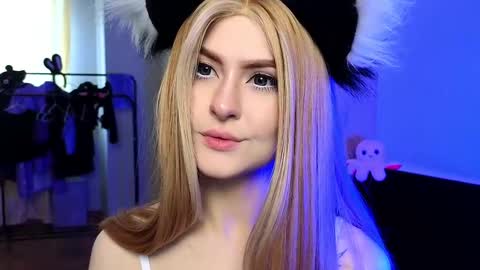 Snapshot of emimiy chatting on February 19, 2025, 5:49 am emimiy online show from February 19, 2025, 5:49 am