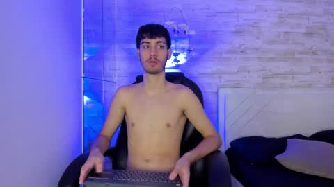 emir_ozan online show from December 18, 2025, 11:27 am