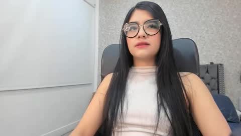 Snapshot of emma_1025 chatting on October 29, 2025, 12:51 pm emma online show from October 29, 2025, 12:51 pm