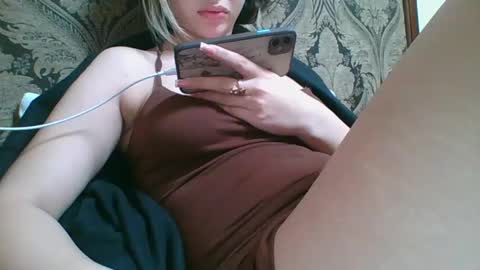 emma_991 online show from January 23, 2025, 3:22 pm