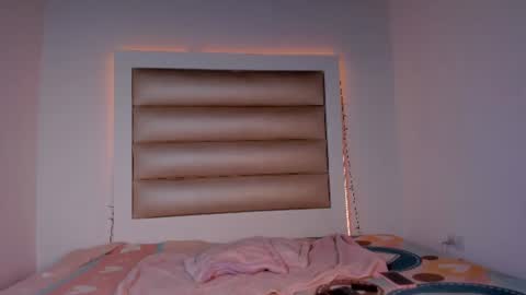 emma__js_ online show from June 24, 2026, 4:28 pm
