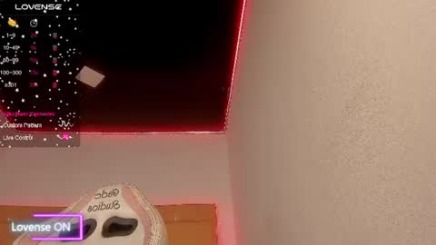 emma__js_ online show from July 8, 2026, 7:29 pm