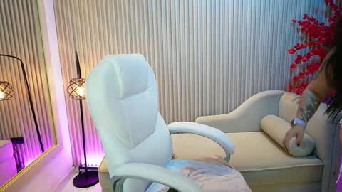 emma__walkerr_ online show from September 19, 2025, 7:25 pm