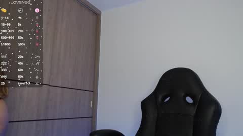 Snapshot of emma_aaa chatting on January 6, 2025, 8:57 am Rocio online show from January 6, 2025, 8:57 am