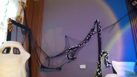 emma_and_aysha online show from November 3, 2025, 4:08 pm