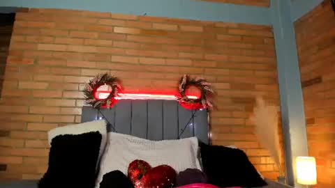 Snapshot of emma_belley chatting on June 22, 2026, 7:22 pm Hey Im EmmaHelp me reach 100 likes online show from June 22, 2026, 7:22 pm