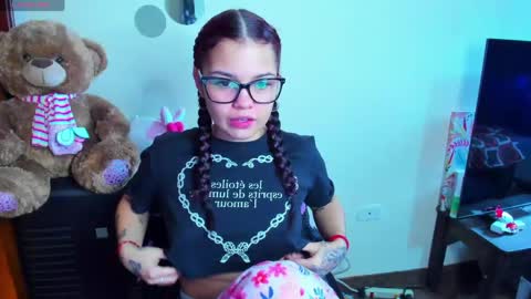 emma_boo_ online show from April 25, 2026, 2:58 pm