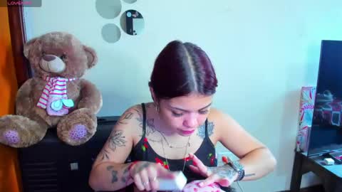 emma_boo_ online show from May 11, 2026, 4:04 pm