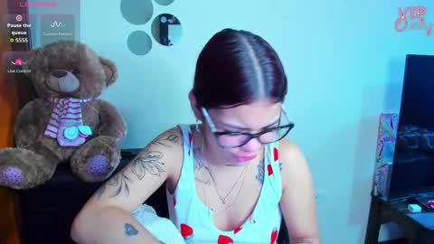 emma_boo_ online show from May 15, 2026, 2:02 pm