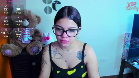 emma_boo_ online show from May 17, 2026, 2:02 pm