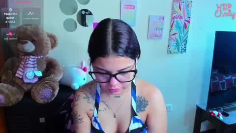 emma_boo_ online show from May 23, 2026, 2:54 pm