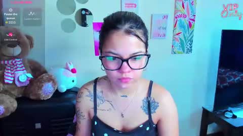 emma_boo_ online show from June 15, 2026, 2:52 pm