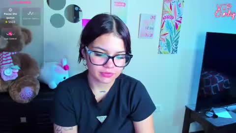 emma_boo_ online show from June 22, 2026, 1:19 pm