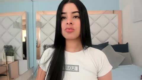 Emma Castillo online show from September 22, 2025, 4:58 am