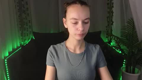 emma_chaser online show from December 17, 2025, 1:33 am