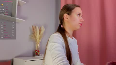 Snapshot of emma_clon chatting on February 13, 2026, 5:47 am Emma online show from February 13, 2026, 5:47 am