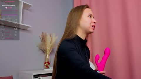 Snapshot of emma_clon chatting on February 16, 2026, 4:30 am Emma online show from February 16, 2026, 4:30 am