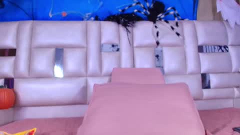 Emma online show from October 28, 2025, 3:21 am