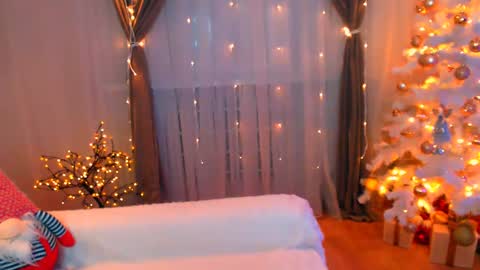 Eva online show from December 15, 2024, 2:37 pm