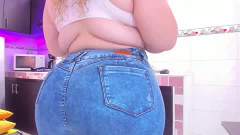 Snapshot of emma_eva1 chatting on May 3, 2026, 2:12 pm Emma online show from May 3, 2026, 2:12 pm