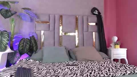 Snapshot of emma_fg chatting on October 22, 2025, 12:27 pm Valeria online show from October 22, 2025, 12:27 pm