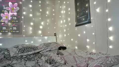 emma_just online show from May 13, 2026, 4:04 pm