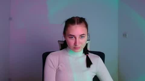 Emma online show from December 4, 2024, 3:32 pm