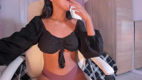 Snapshot of emma_lorense chatting on October 4, 2025, 6:50 pm Emma online show from October 4, 2025, 6:50 pm