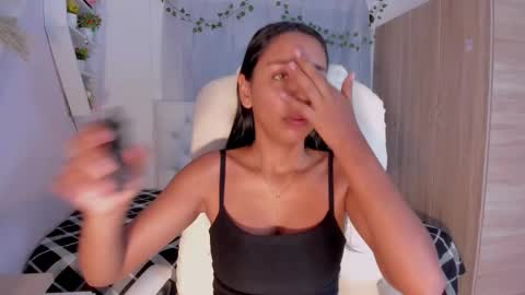 Emma online show from December 1, 2025, 7:19 pm