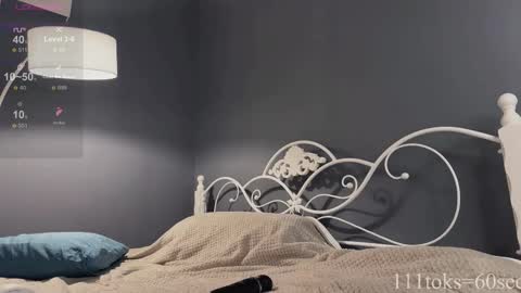 Snapshot of emma_lov2 chatting on September 18, 2025, 5:15 pm Emma Voss online show from September 18, 2025, 5:15 pm