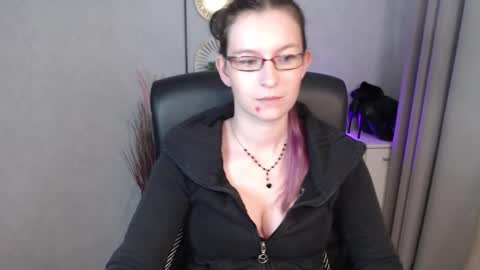 Snapshot of emma_lust94 chatting on October 1, 2025, 5:46 am emma online show from October 1, 2025, 5:46 am