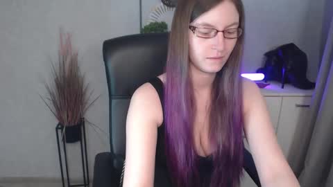 Snapshot of emma_lust94 chatting on November 4, 2025, 6:23 am emma online show from November 4, 2025, 6:23 am