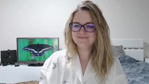 Snapshot of emma_misty_ chatting on February 23, 2026, 5:43 pm emma_misty_ online show from February 23, 2026, 5:43 pm