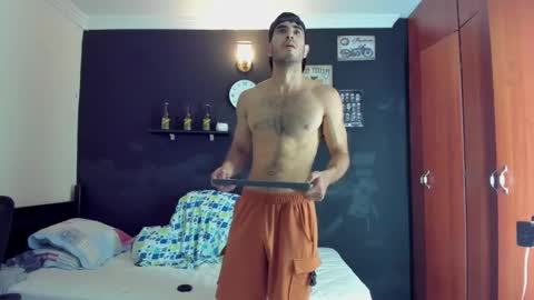 Snapshot of emma_muscle_ chatting on February 18, 2025, 1:32 am emma online show from February 18, 2025, 1:32 am