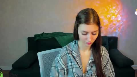 Emma Myer online show from April 13, 2026, 2:39 am