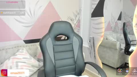 Snapshot of emma_petite4u chatting on March 4, 2025, 12:29 am Emma online show from March 4, 2025, 12:29 am