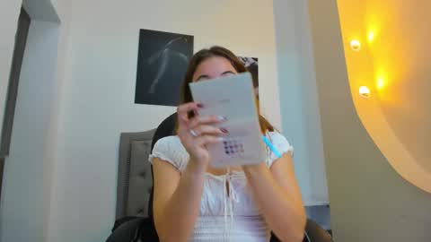 Snapshot of emma_rousz chatting on September 17, 2025, 3:08 am emma online show from September 17, 2025, 3:08 am