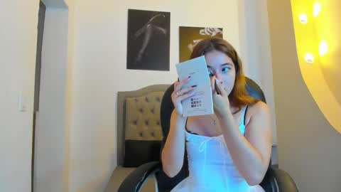 Snapshot of emma_rousz chatting on September 18, 2025, 3:30 am emma online show from September 18, 2025, 3:30 am