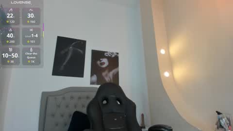 Snapshot of emma_rousz chatting on October 10, 2025, 3:27 am emma online show from October 10, 2025, 3:27 am