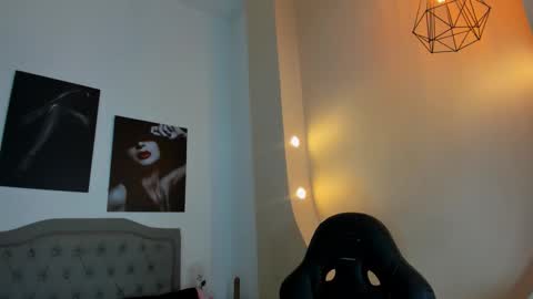 Snapshot of emma_rousz chatting on October 13, 2025, 5:07 am emma online show from October 13, 2025, 5:07 am