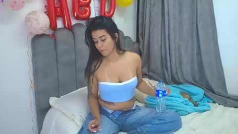 Snapshot of emma_saenz01 chatting on June 15, 2026, 5:42 am emma_saenz01 online show from June 15, 2026, 5:42 am