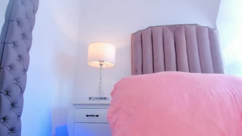 Snapshot of emma_torres__ chatting on December 8, 2024, 8:15 pm Ema online show from December 8, 2024, 8:15 pm