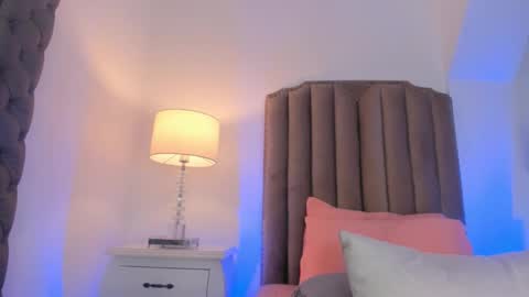 Snapshot of emma_torres__ chatting on December 14, 2024, 3:15 pm Ema online show from December 14, 2024, 3:15 pm