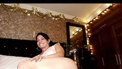 Snapshot of emma_xue chatting on December 23, 2024, 10:33 pm Emma online show from December 23, 2024, 10:33 pm