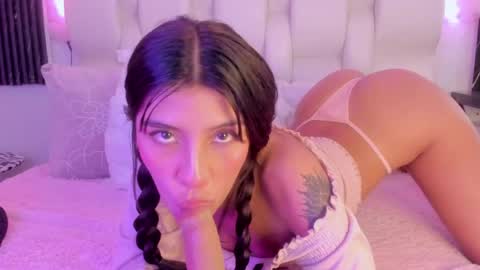 emmaa00_ online show from April 29, 2026, 6:47 pm