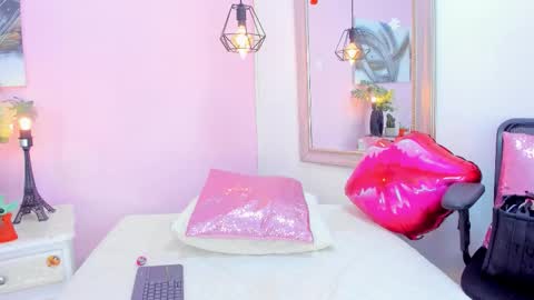 Snapshot of emmaa_sandoval chatting on February 11, 2026, 7:19 pm Emma online show from February 11, 2026, 7:19 pm