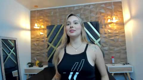 Snapshot of emmaa_white_ chatting on September 20, 2025, 5:14 pm EMMA online show from September 20, 2025, 5:14 pm