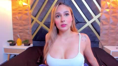 Snapshot of emmaa_white_ chatting on October 9, 2025, 5:44 pm EMMA online show from October 9, 2025, 5:44 pm